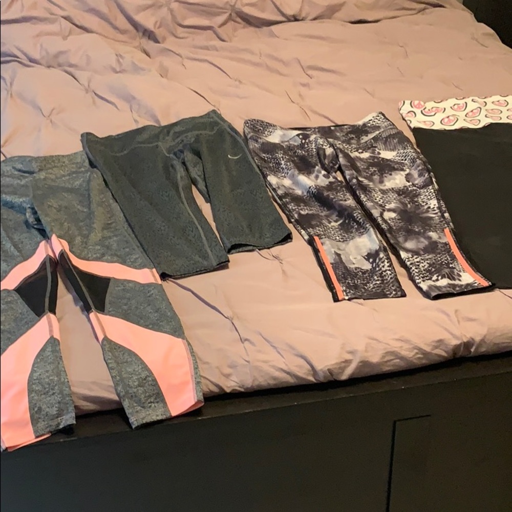 LOT size medium work out capris!